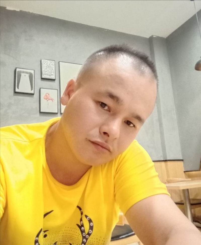 李日成
